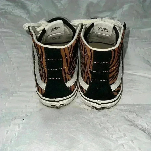 Woman’s Vans size 7.5 - Picture 3 of 6